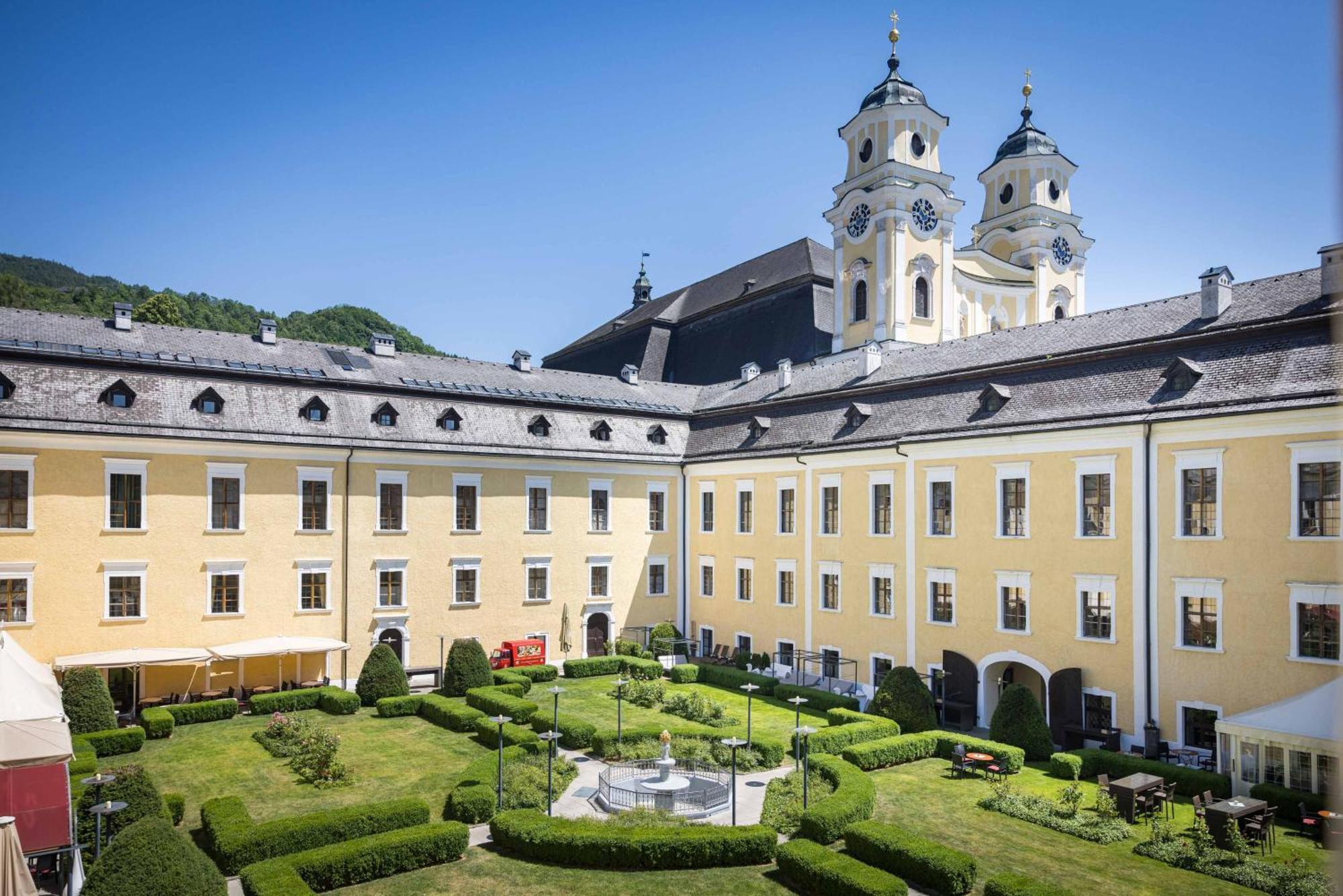 Schlosshotel Mondsee Exteriör bild